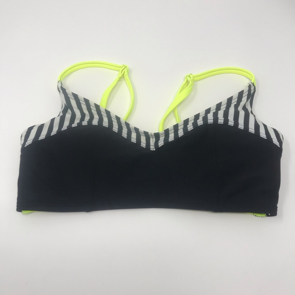 Old Navy women’s swimming suit top.